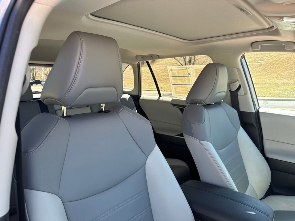 Used 2019 Toyota RAV4 XLE Premium w/ Cold Weather Package image 29