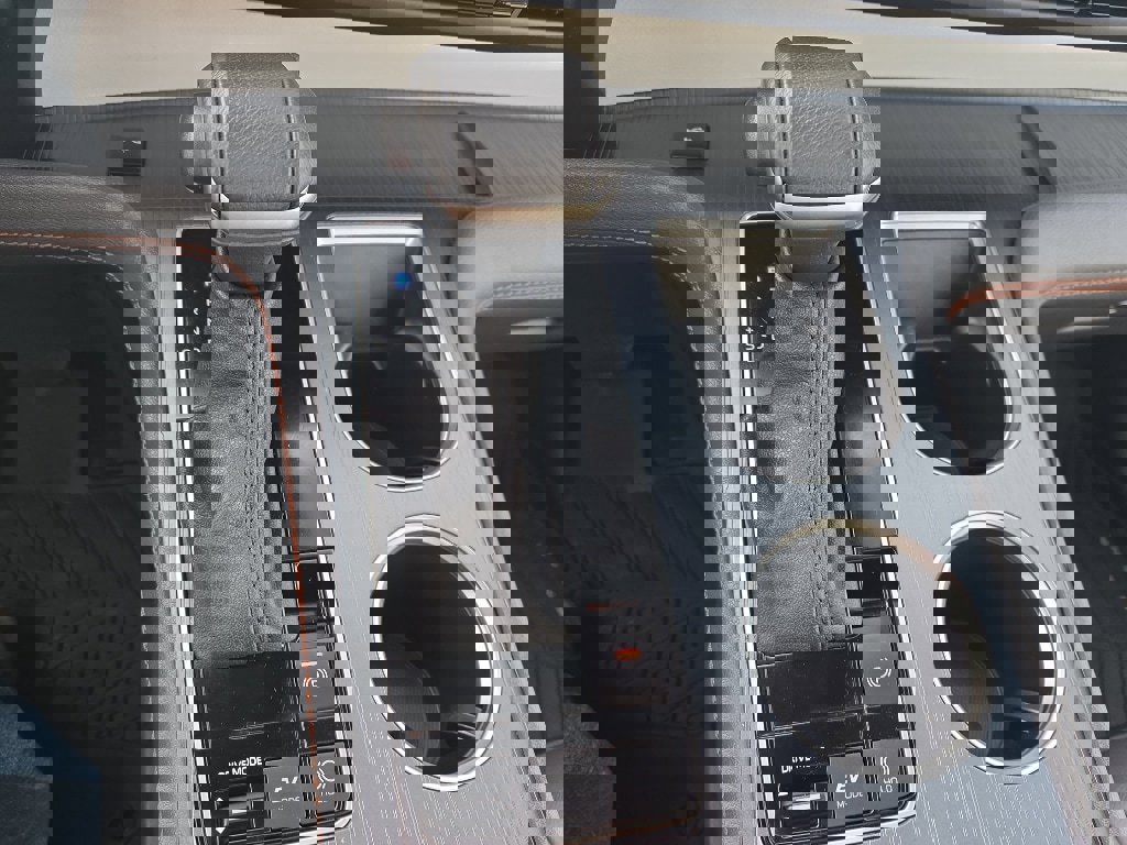 Used 2024 Toyota Sienna XSE image 27