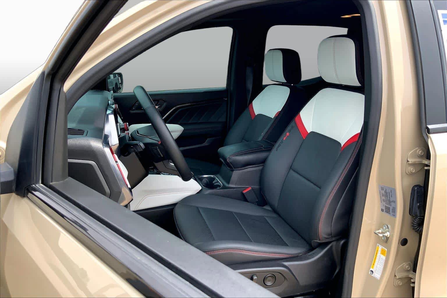 Used 2024 GMC Canyon AT4X AWD/4WD image 8