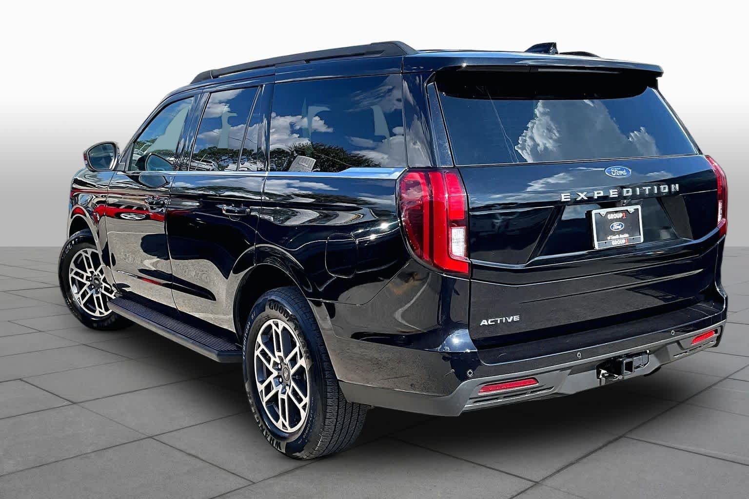 Certified 2025 Ford Expedition Active RWD image 7