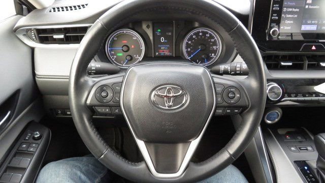 Used 2022 Toyota Venza LE image 20