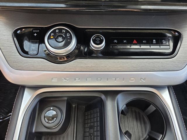 Certified 2025 Ford Expedition Platinum AWD/4WD image 28