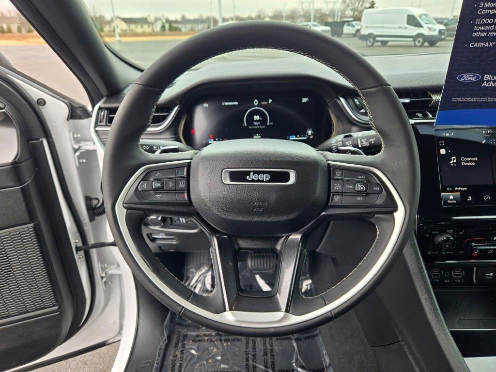 Used 2023 Jeep Grand Cherokee Altitude image 35