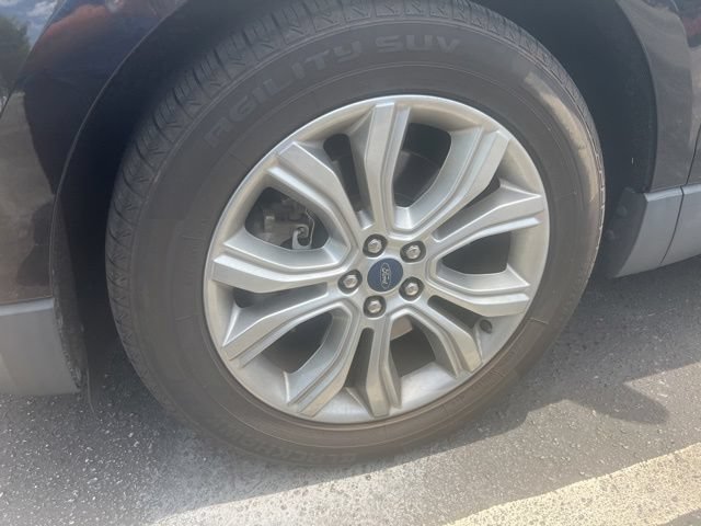 Certified 2019 Ford Edge Titanium w/ Cold Weather Package AWD/4WD image 2