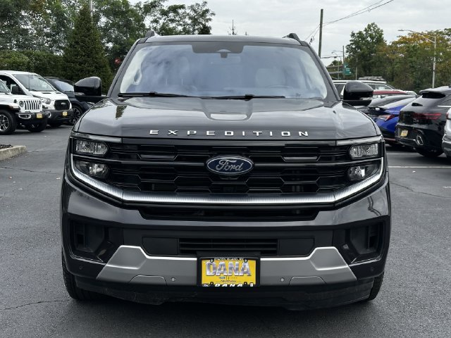 Certified 2025 Ford Expedition Max Platinum w/ Driver's Package AWD/4WD image 2