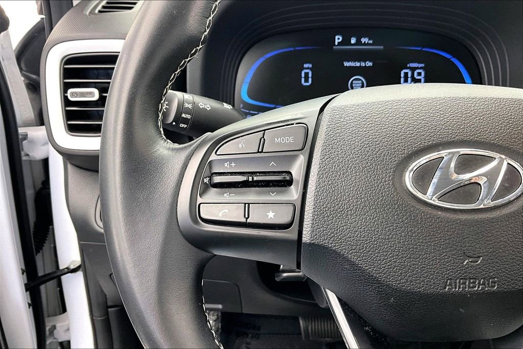 Used 2024 Hyundai Venue Limited FWD image 18