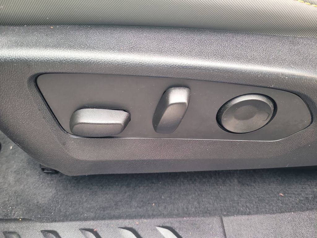 Used 2024 Chevrolet Colorado ZR2 w/ Technology Package image 11