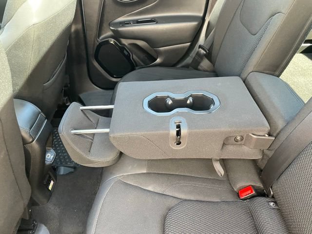 Used 2018 Jeep Renegade Altitude AWD/4WD image 35