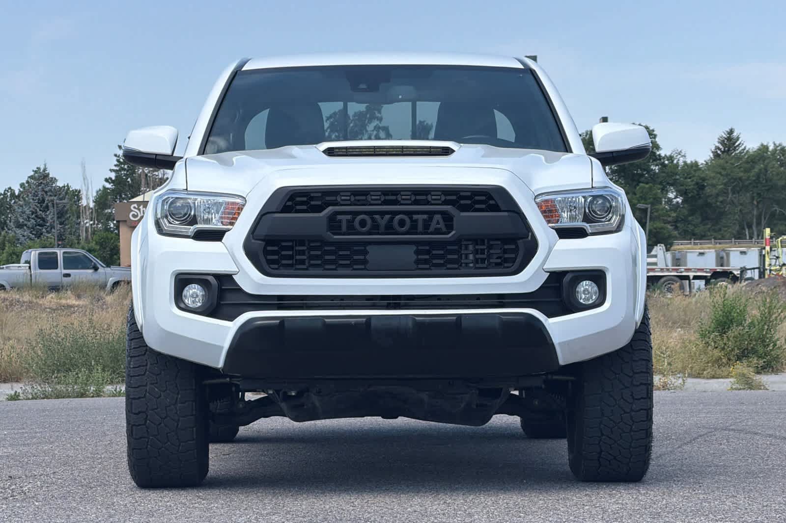 Used 2021 Toyota Tacoma TRD Sport w/ Technology Package AWD/4WD image 10