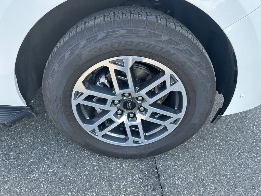 Certified 2025 Ford Expedition Active image 10