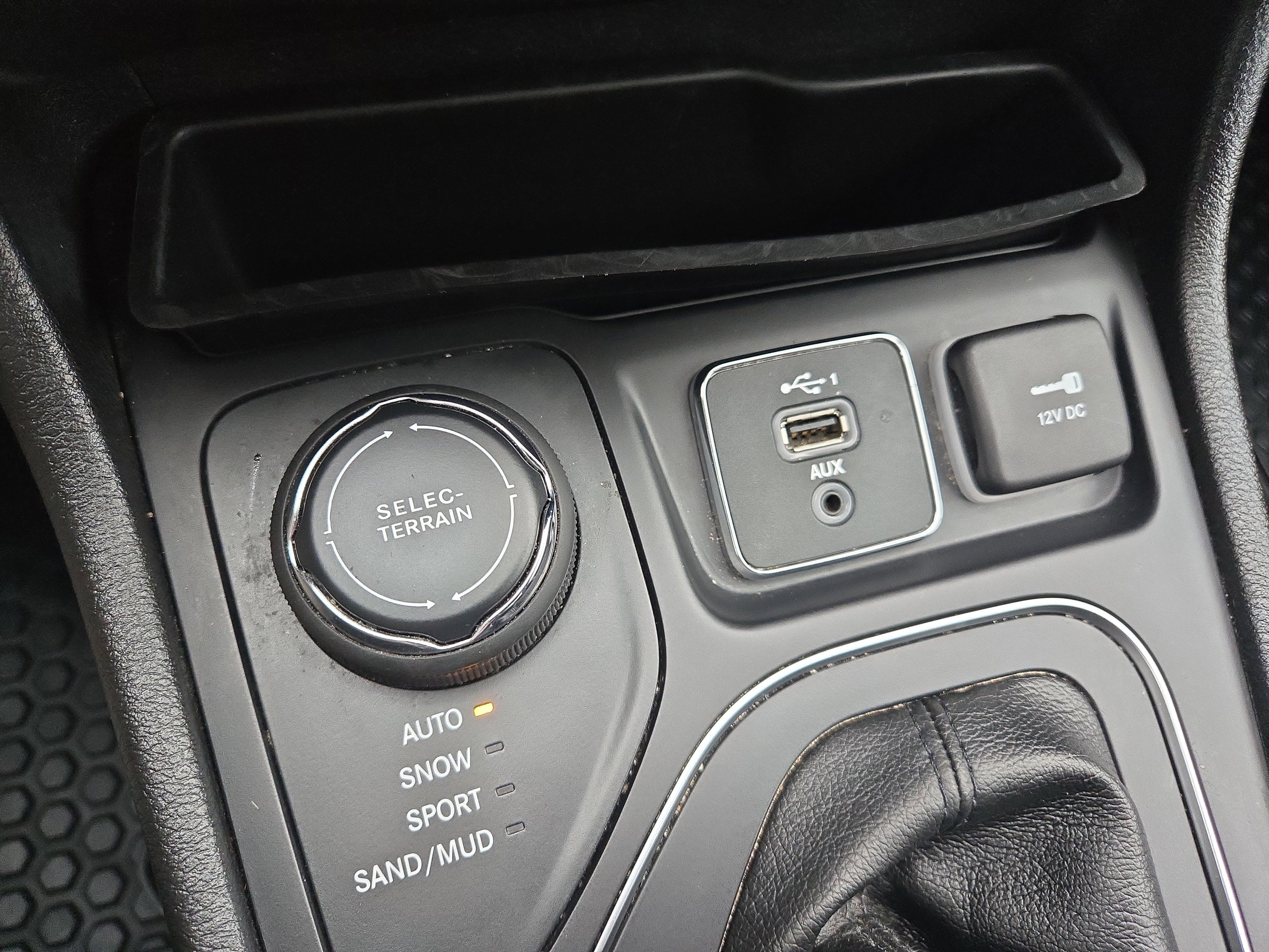 Used 2020 Jeep Cherokee Latitude w/ Cold Weather Group image 28