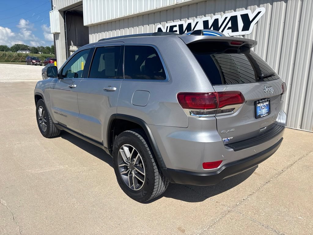 Used 2019 Jeep Grand Cherokee Laredo w/ 18" Wheel & 8.4" Radio Group AWD/4WD image 7