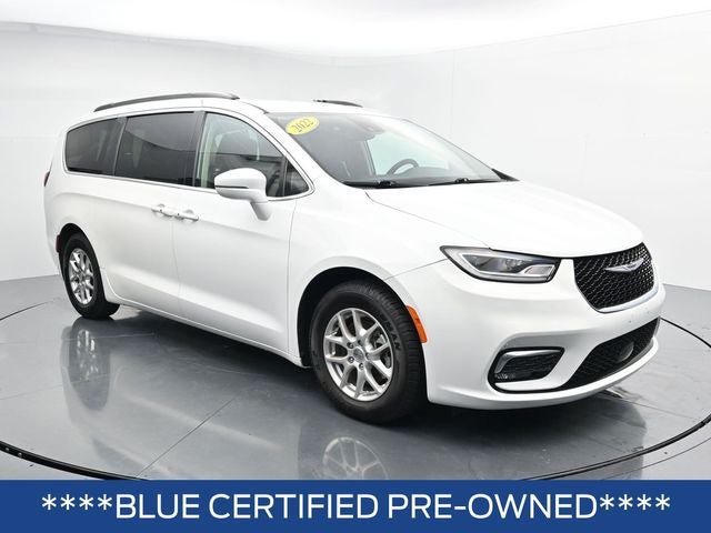 Used 2022 Chrysler Pacifica Touring-L FWD image 2