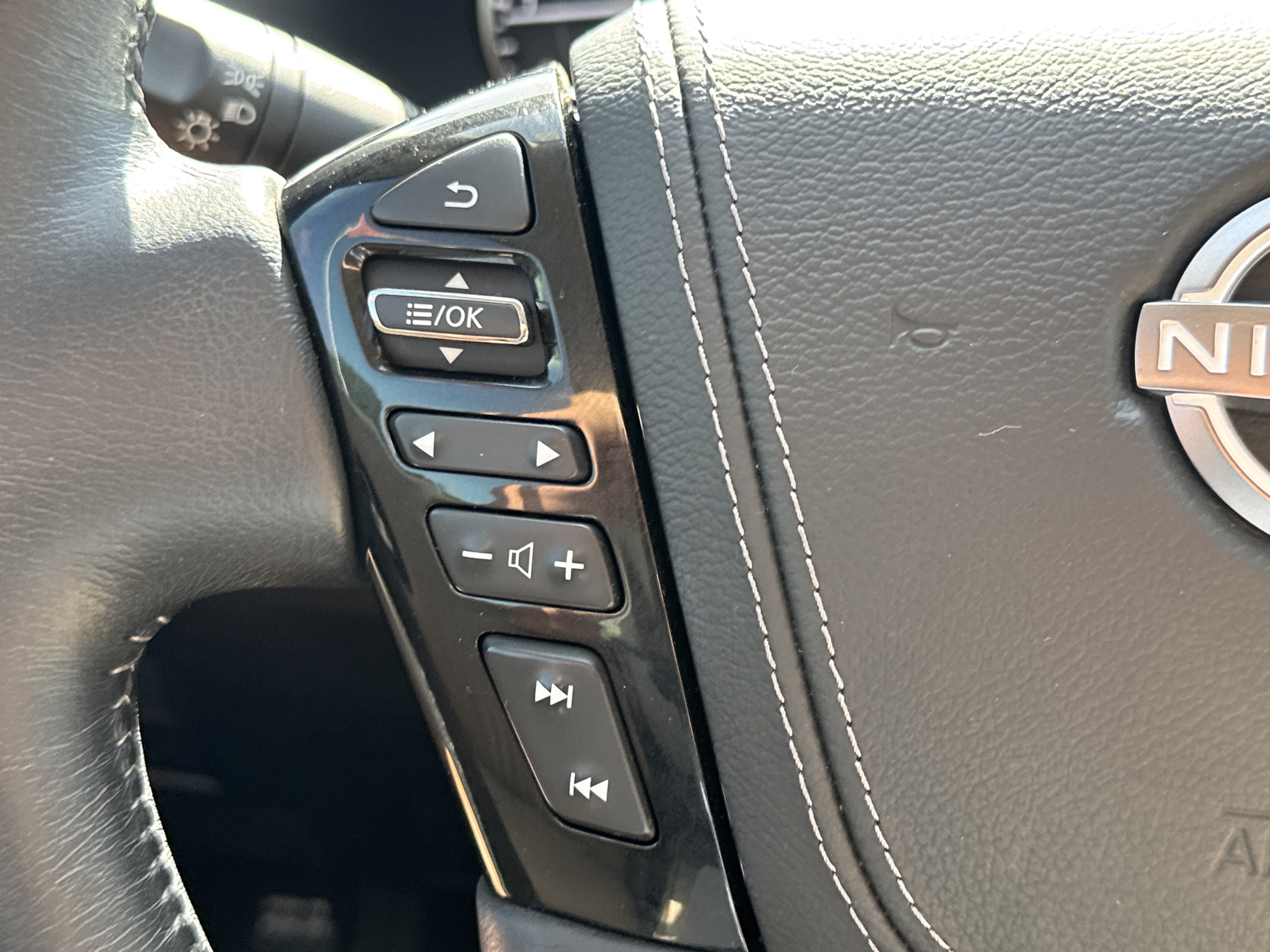 Used 2023 Nissan Armada Platinum w/ Captain's Chairs Package RWD image 17