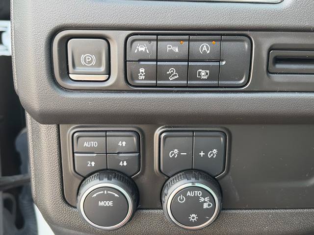 Used 2023 Chevrolet Tahoe Z71 w/ Luxury Package AWD/4WD image 15