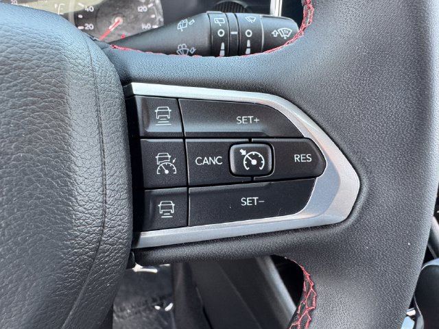 Used 2025 Jeep Compass Trailhawk AWD/4WD image 23