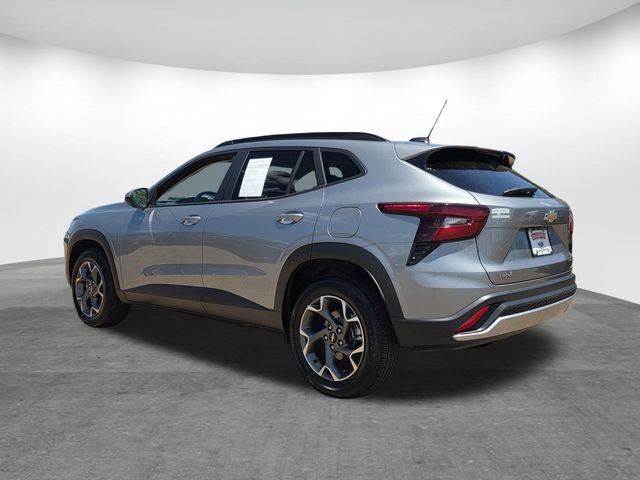 Used 2024 Chevrolet Trax LT w/ LT Convenience Package FWD image 6