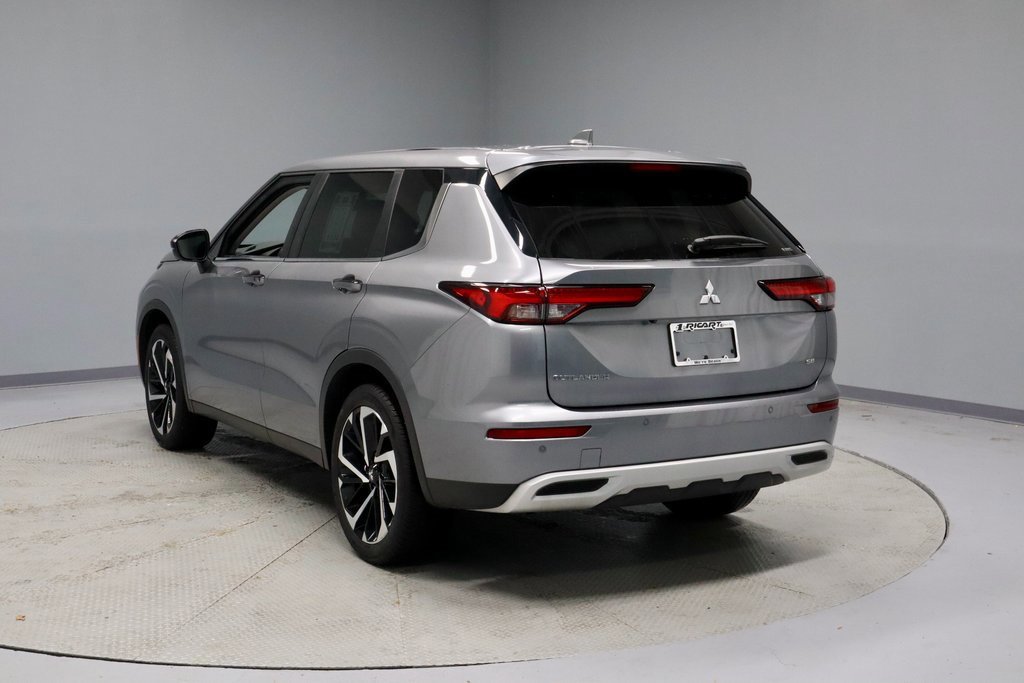 Used 2022 Mitsubishi Outlander SE image 3