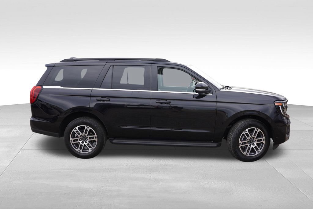 Certified 2025 Ford Expedition Active AWD/4WD image 3
