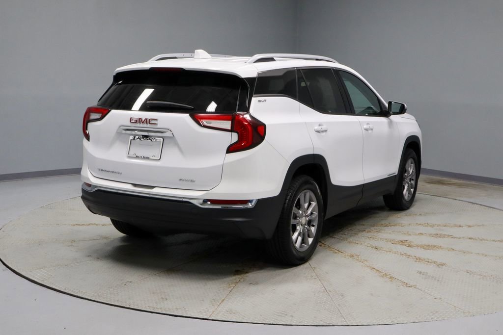 Used 2024 GMC Terrain SLT AWD/4WD image 11