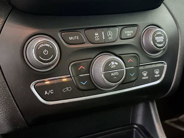 Used 2023 Jeep Cherokee Altitude Lux AWD/4WD image 18