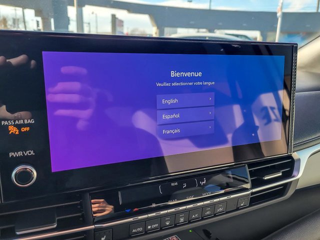 Used 2025 Toyota Sienna XSE image 21