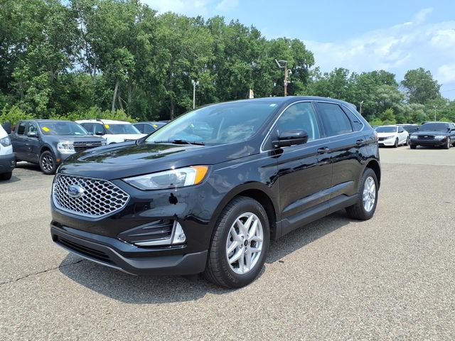 Certified 2024 Ford Edge SEL w/ Convenience Package AWD/4WD image 3