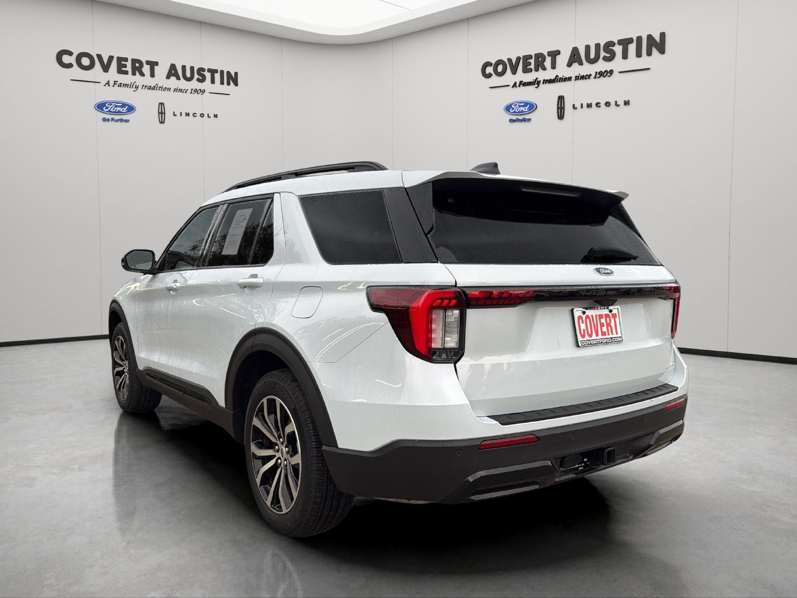 Certified 2026 Ford Explorer ST-Line AWD/4WD image 3