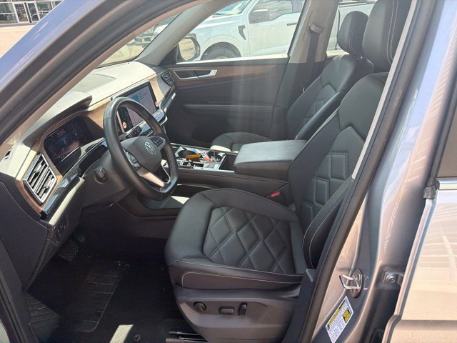 Used 2025 Volkswagen Atlas SE AWD/4WD image 14