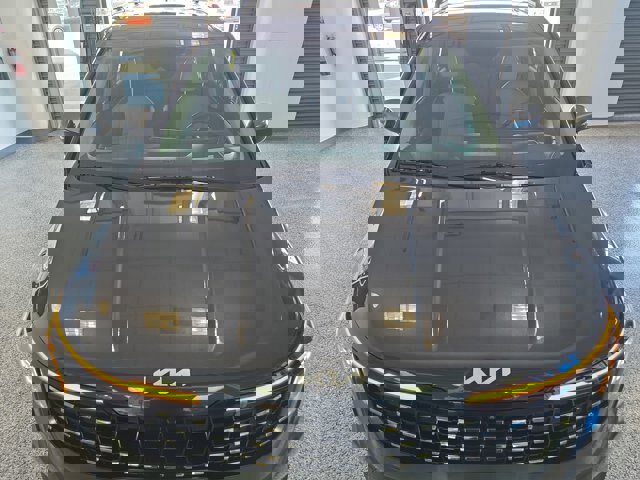 Used 2025 Kia Carnival SX Prestige image 2