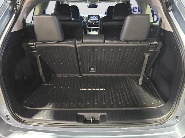 Used 2022 Toyota Highlander XLE AWD/4WD image 4
