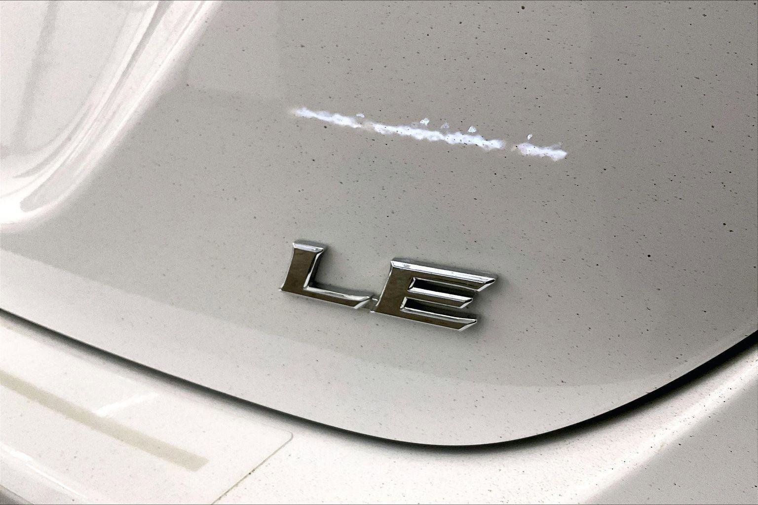 Used 2018 Toyota Camry LE image 13