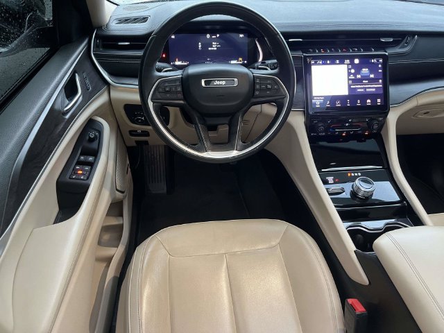 Used 2021 Jeep Grand Cherokee L Limited AWD/4WD image 16