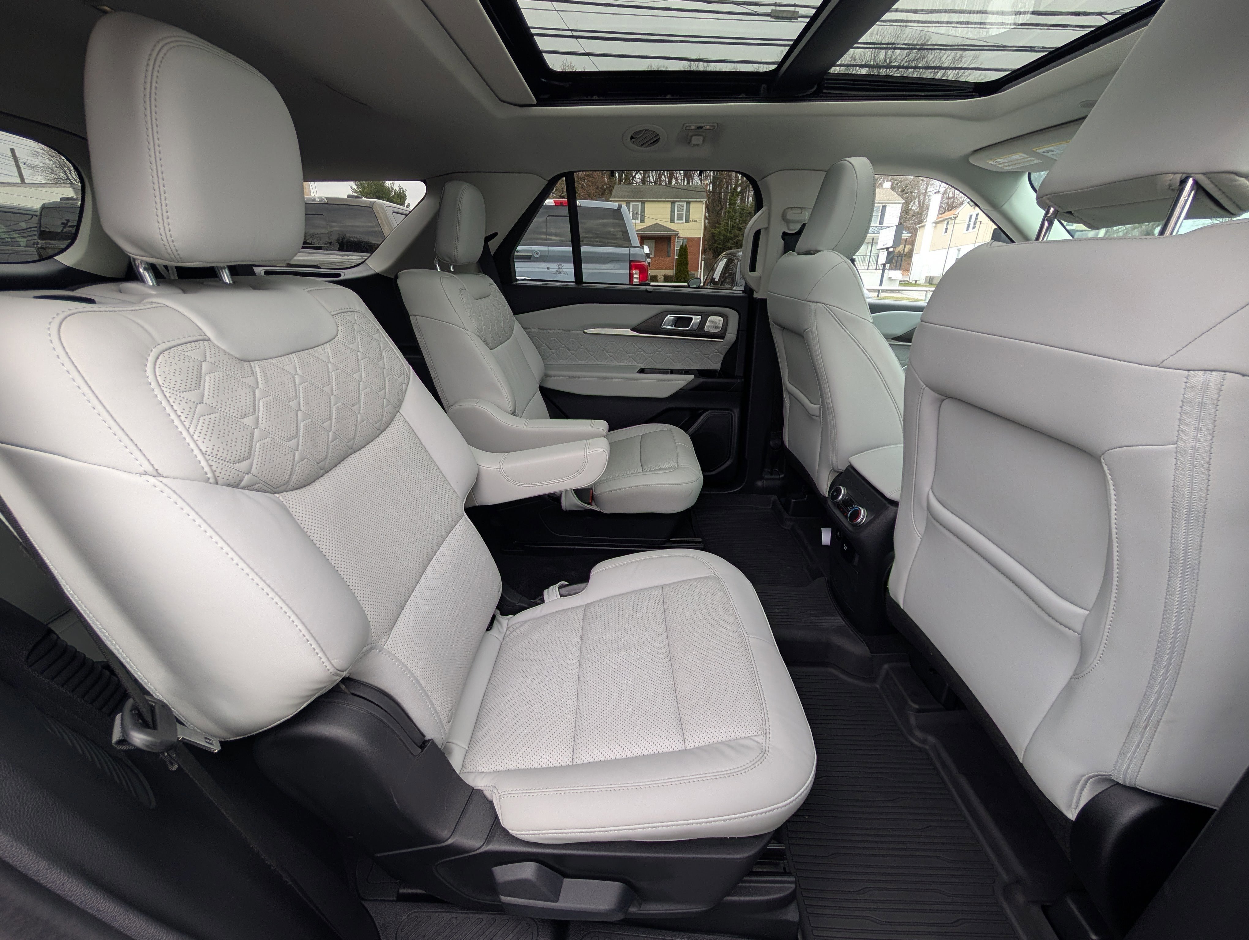 Certified 2025 Ford Explorer Platinum w/ Ultimate Package image 13