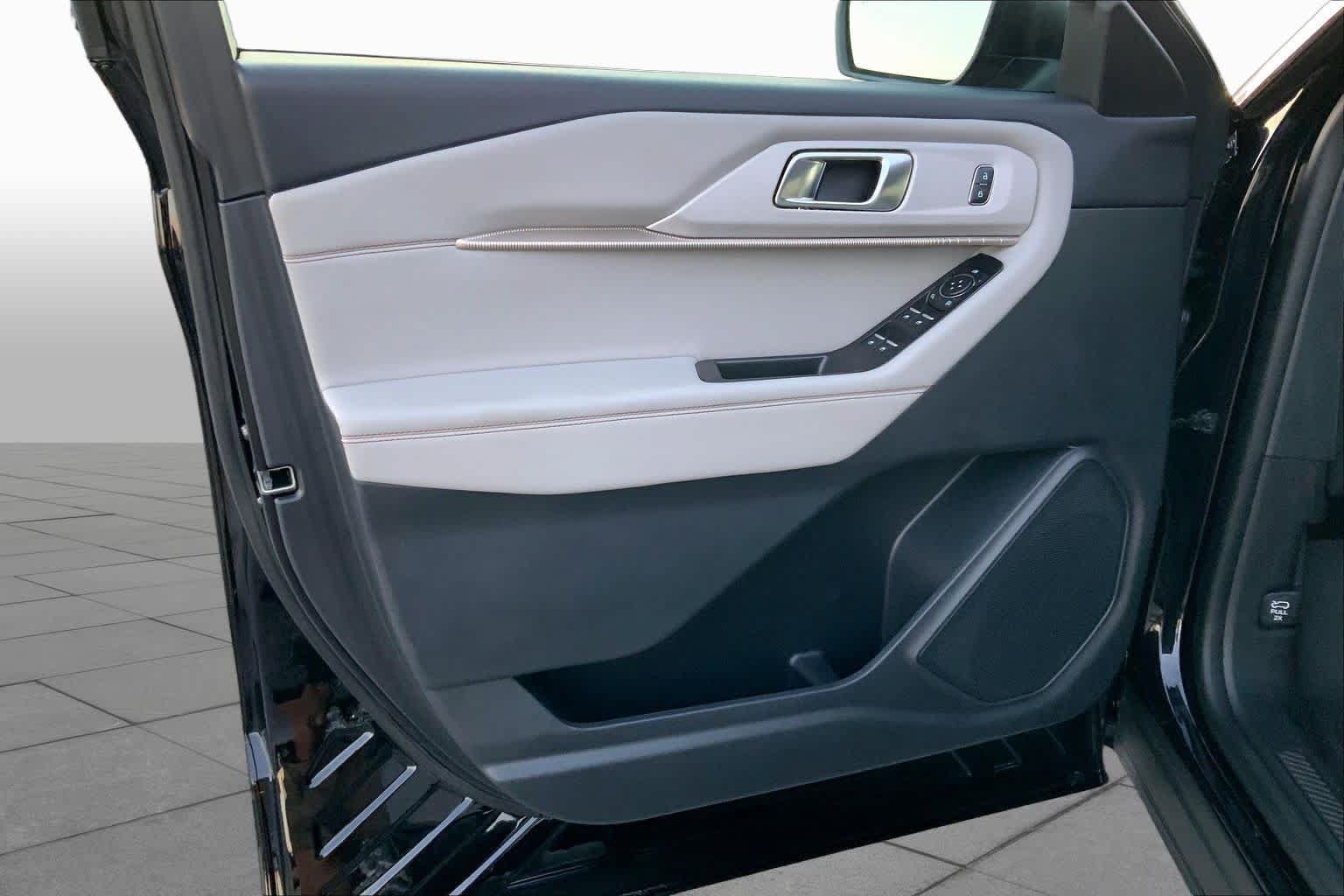 Certified 2025 Ford Explorer Active w/ Active Comfort Package RWD image 20