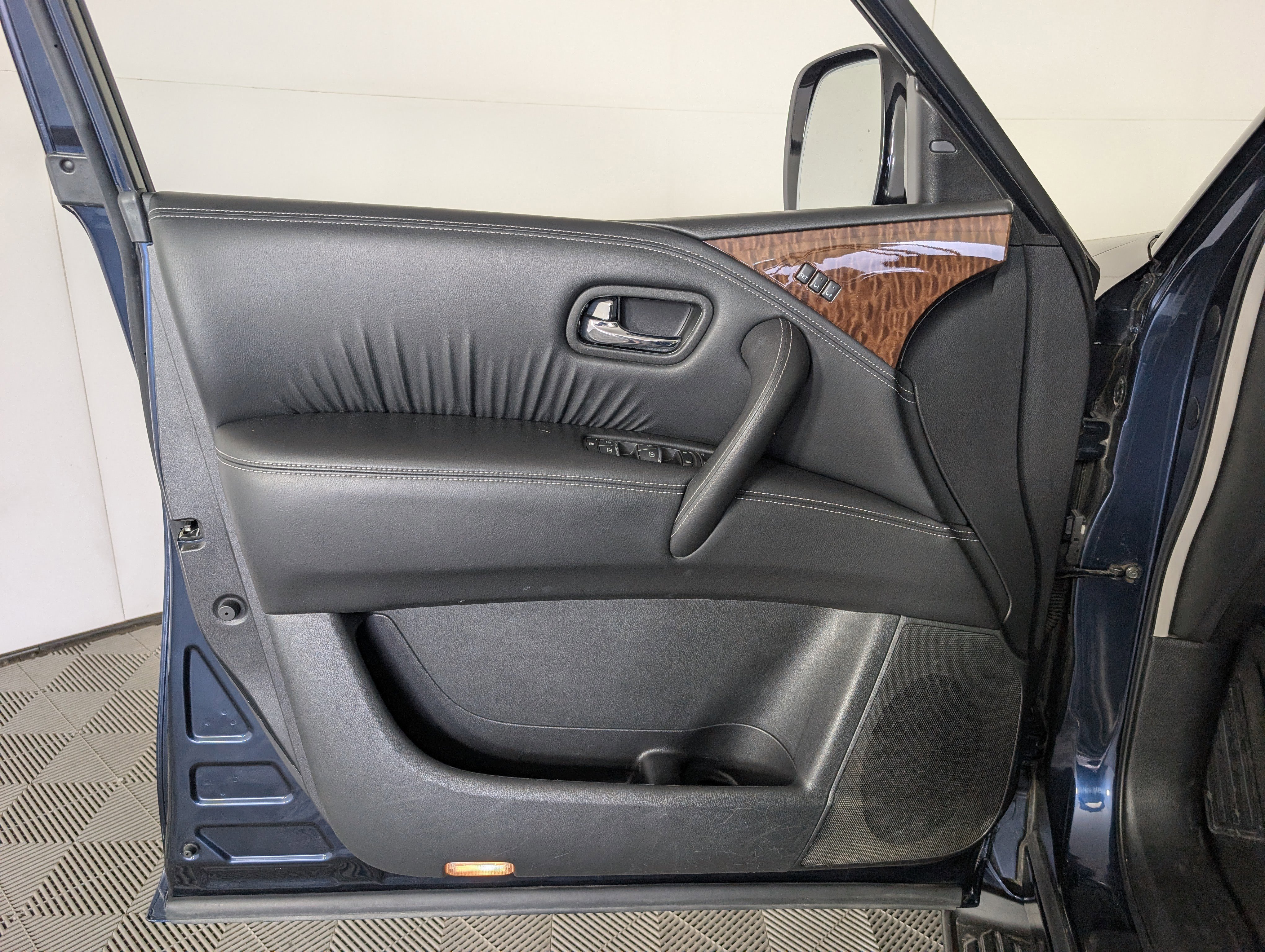 Used 2019 Nissan Armada Platinum image 13