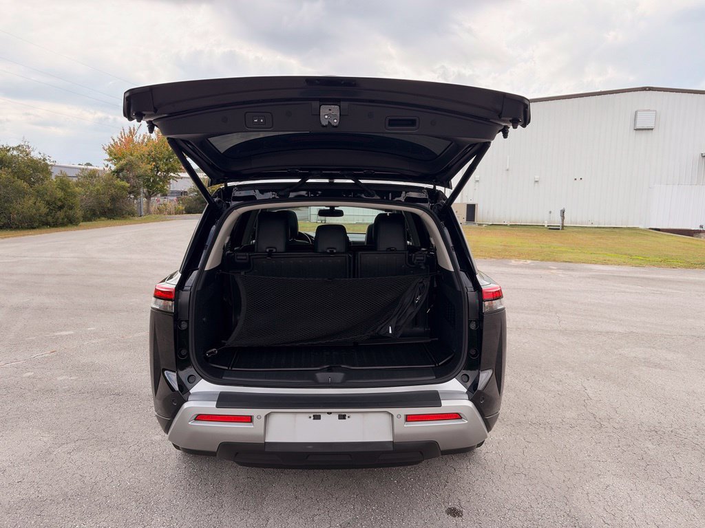 Used 2022 Nissan Pathfinder Platinum w/ Cargo Package FWD image 27