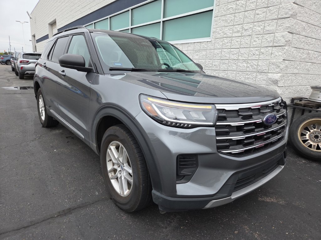 Certified 2025 Ford Explorer Active AWD/4WD image 3