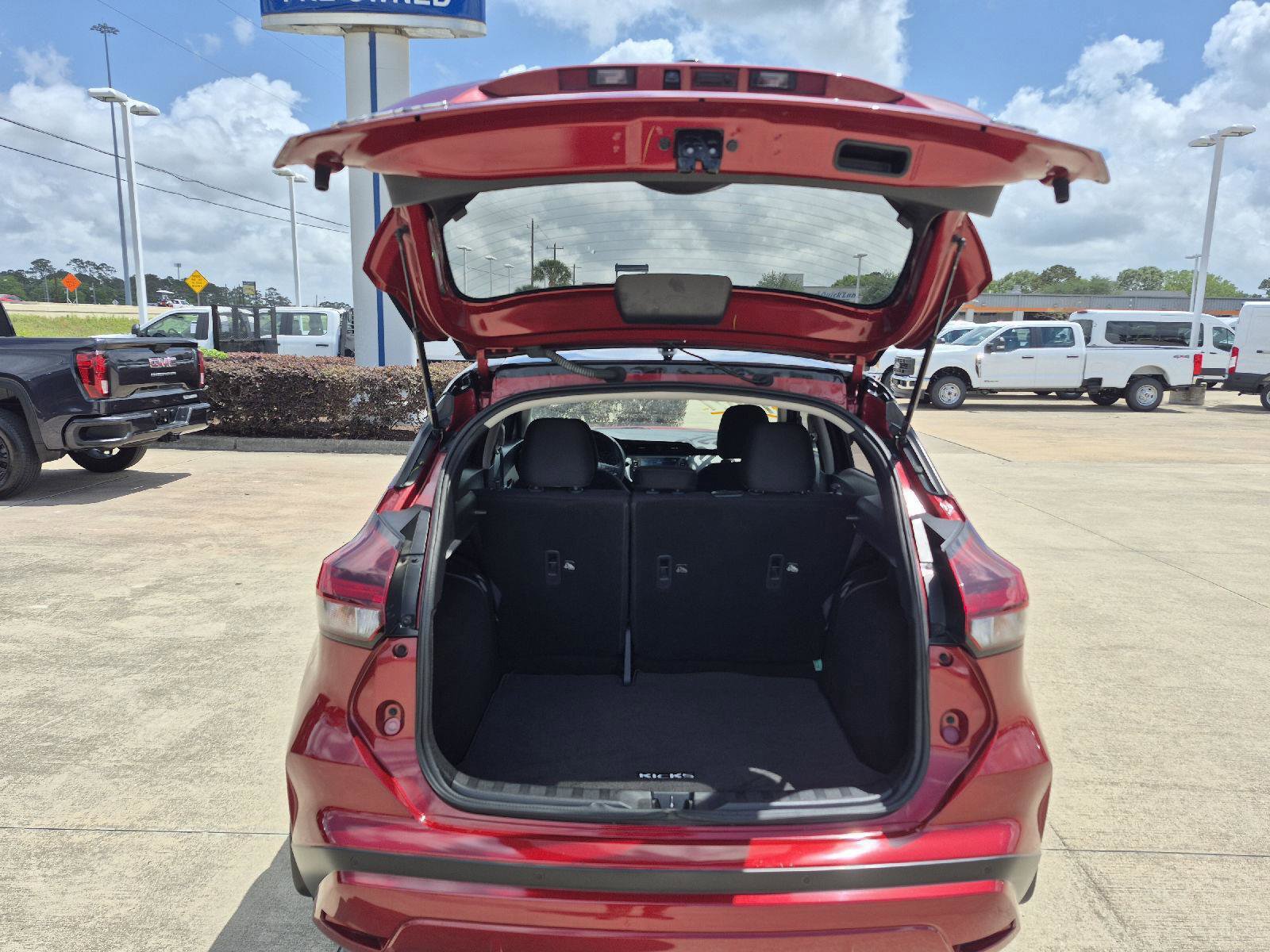 Used 2023 Nissan Kicks SV image 16