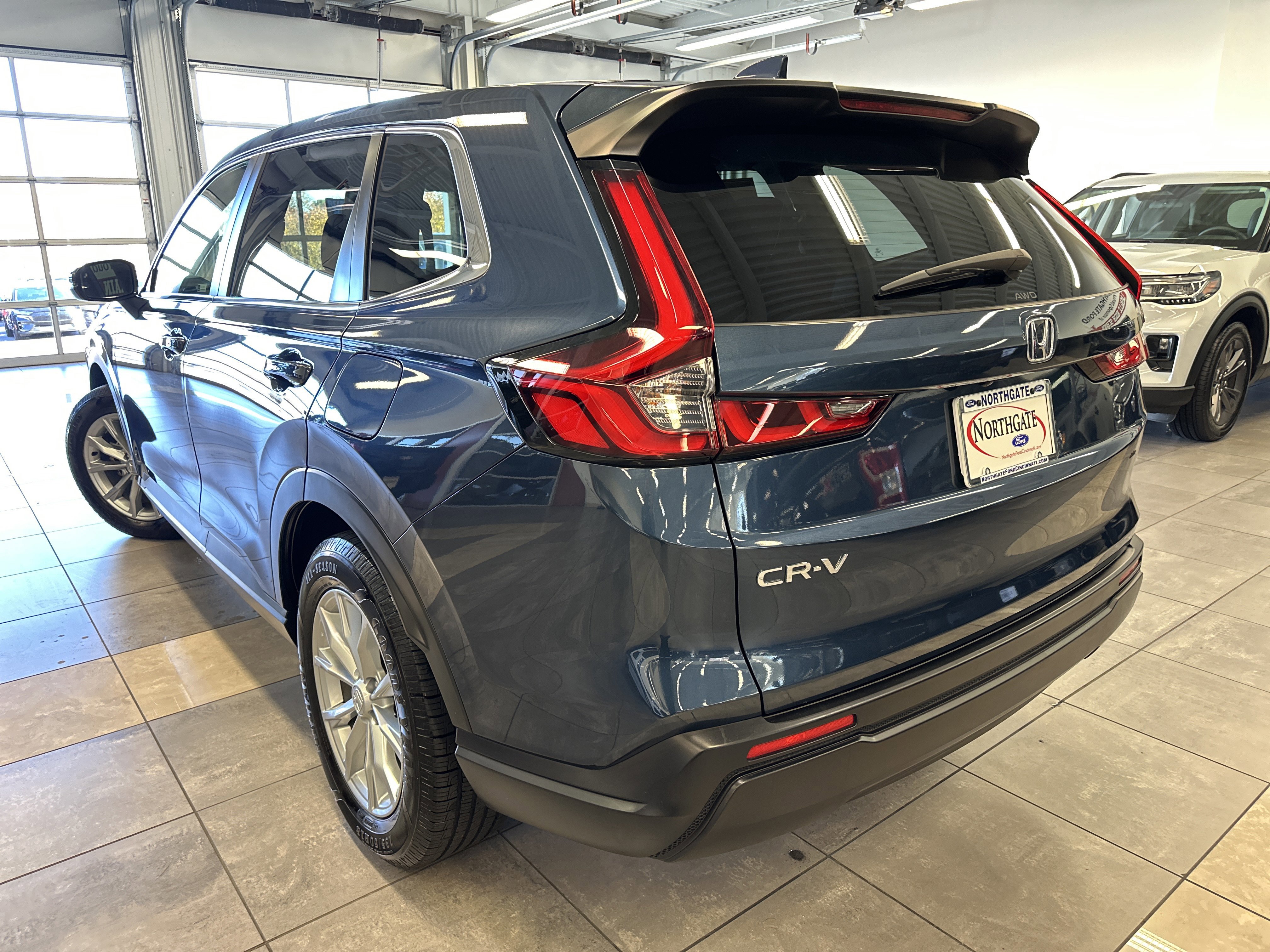 Used 2024 Honda CR-V EX image 3