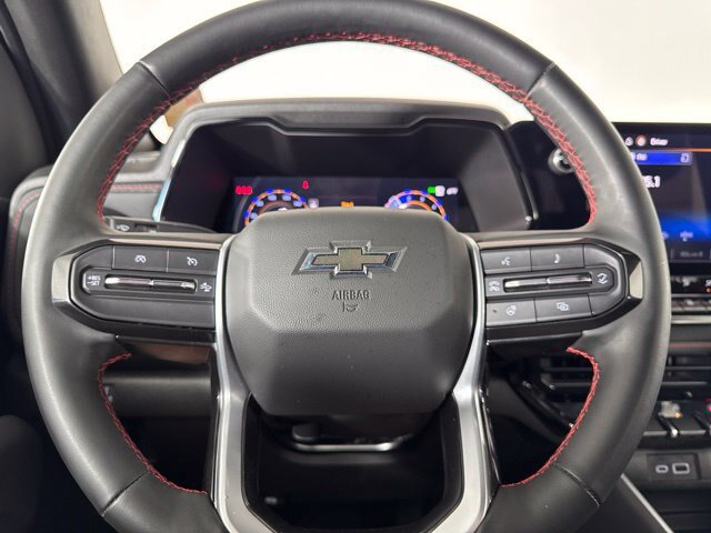 Used 2025 Chevrolet Colorado Z71 AWD/4WD image 19