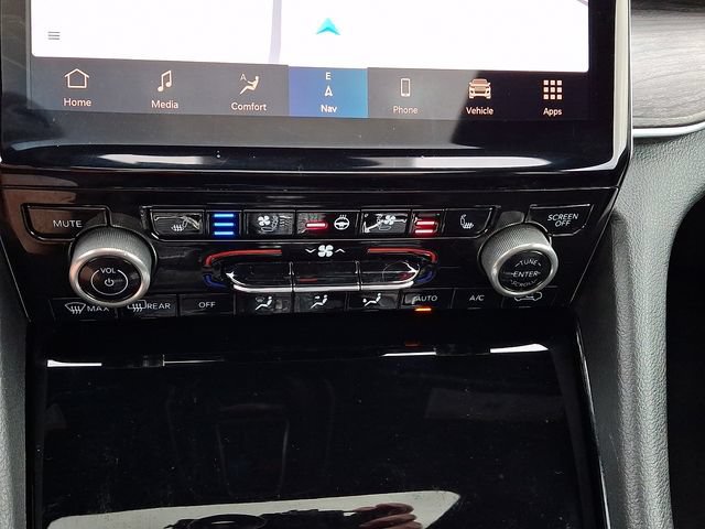 Used 2022 Jeep Grand Cherokee Overland w/ Luxury Tech Group IV AWD/4WD image 18