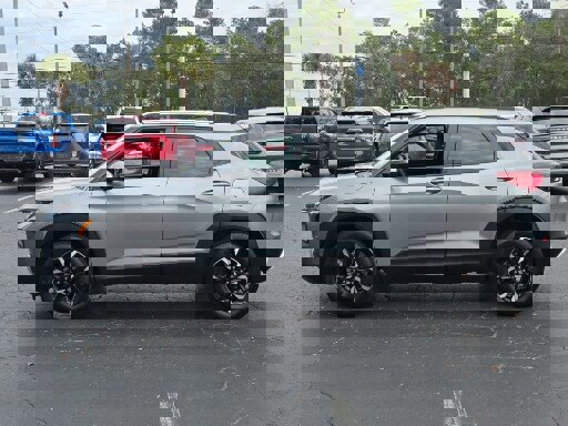 Used 2023 Chevrolet TrailBlazer LT image 2