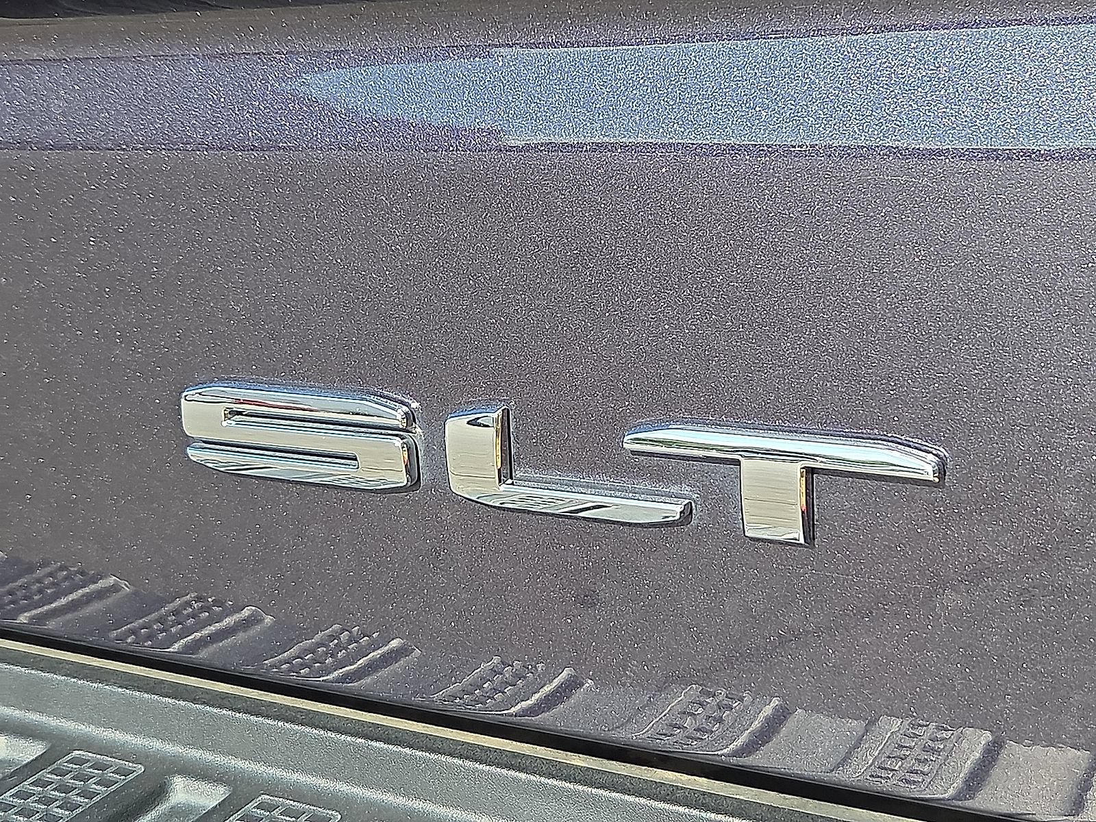 Used 2023 GMC Sierra 1500 SLT w/ SLT Convenience Package AWD/4WD image 9