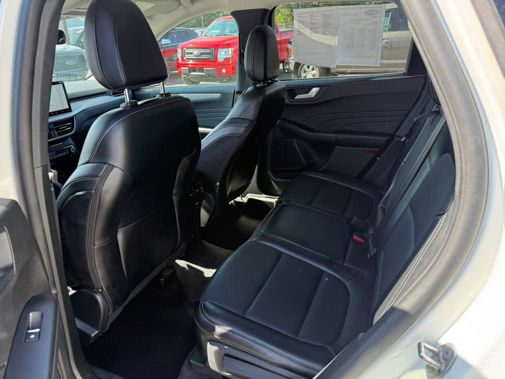 Certified 2024 Ford Escape Platinum w/ Premium Technology Package AWD/4WD image 17