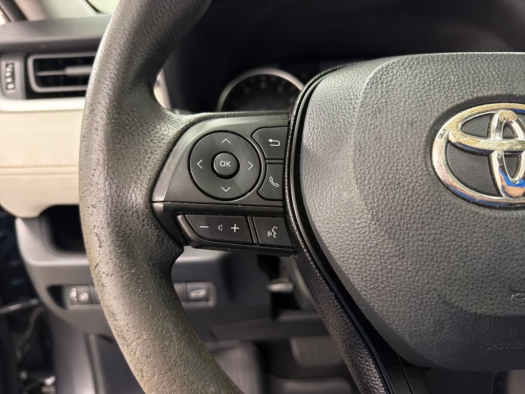 Used 2020 Toyota RAV4 XLE w/ Convenience Package FWD image 21