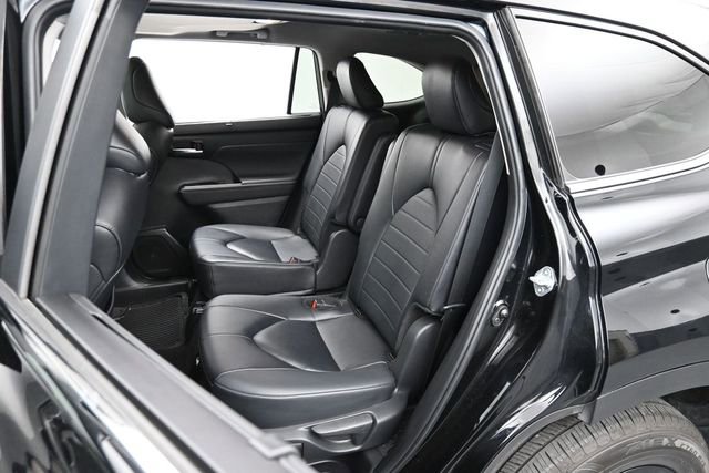 Used 2024 Toyota Highlander XLE FWD image 26