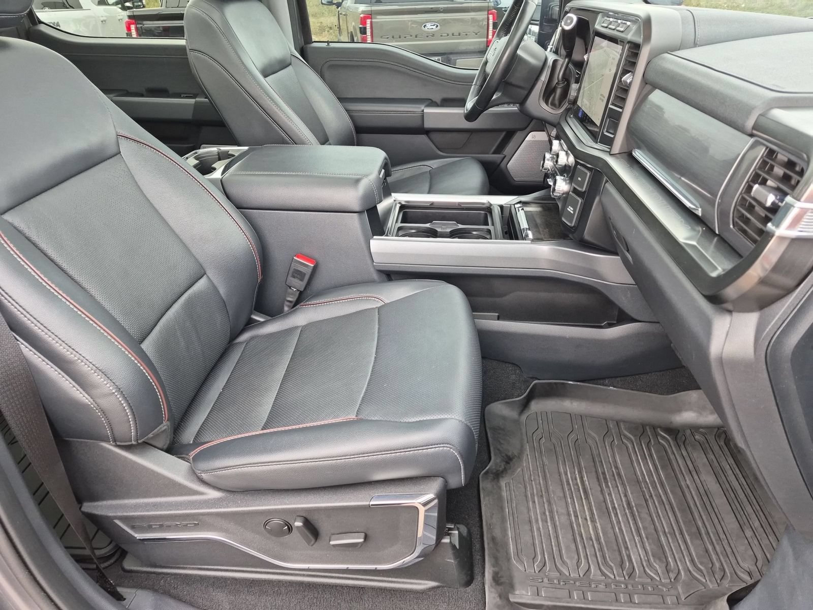 Certified 2024 Ford F250 Lariat w/ Lariat Ultimate Package AWD/4WD image 32