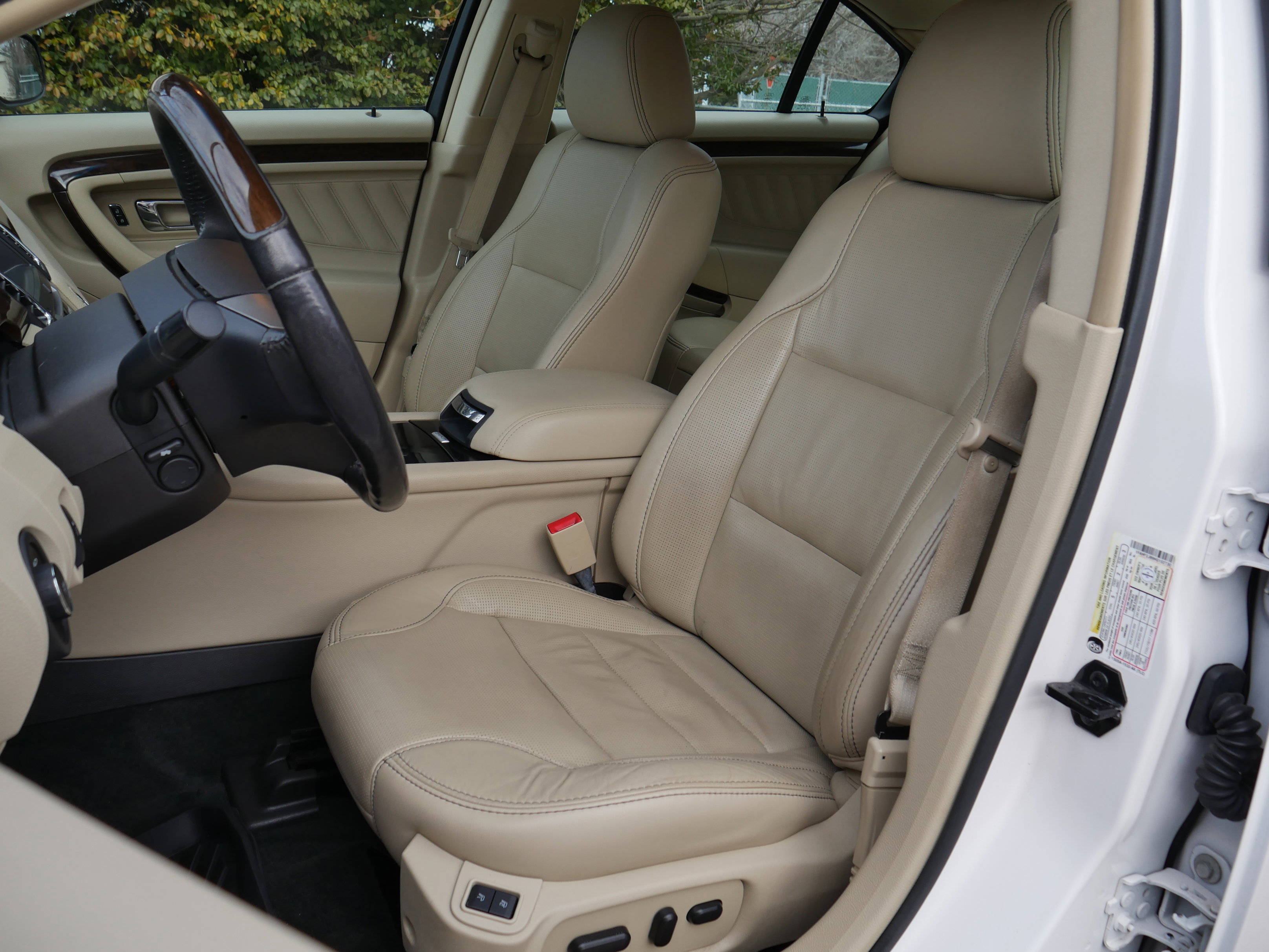 Certified 2017 Ford Taurus Limited image 34