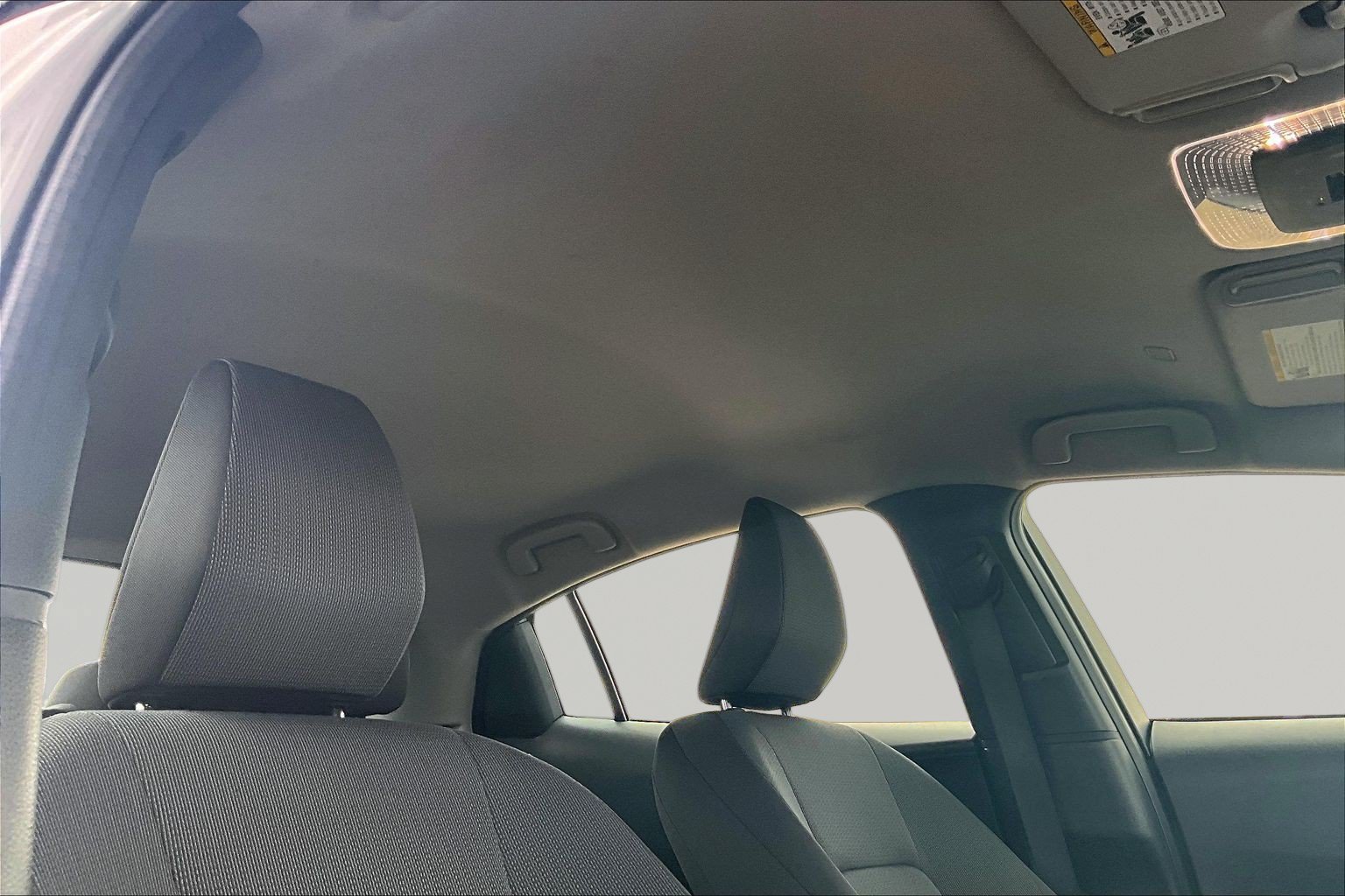Used 2025 Toyota Prius LE FWD image 29